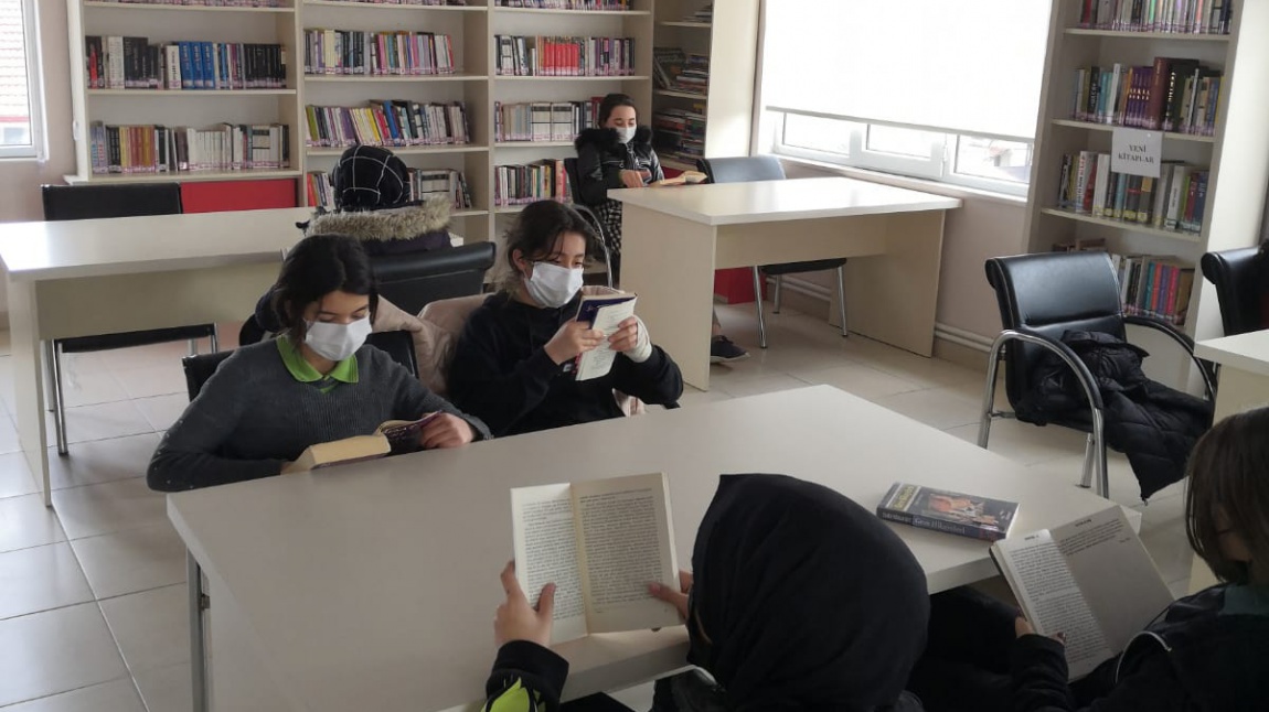Öğrenciler, Hisarcık ilçe kütüphanesini ziyaret etti